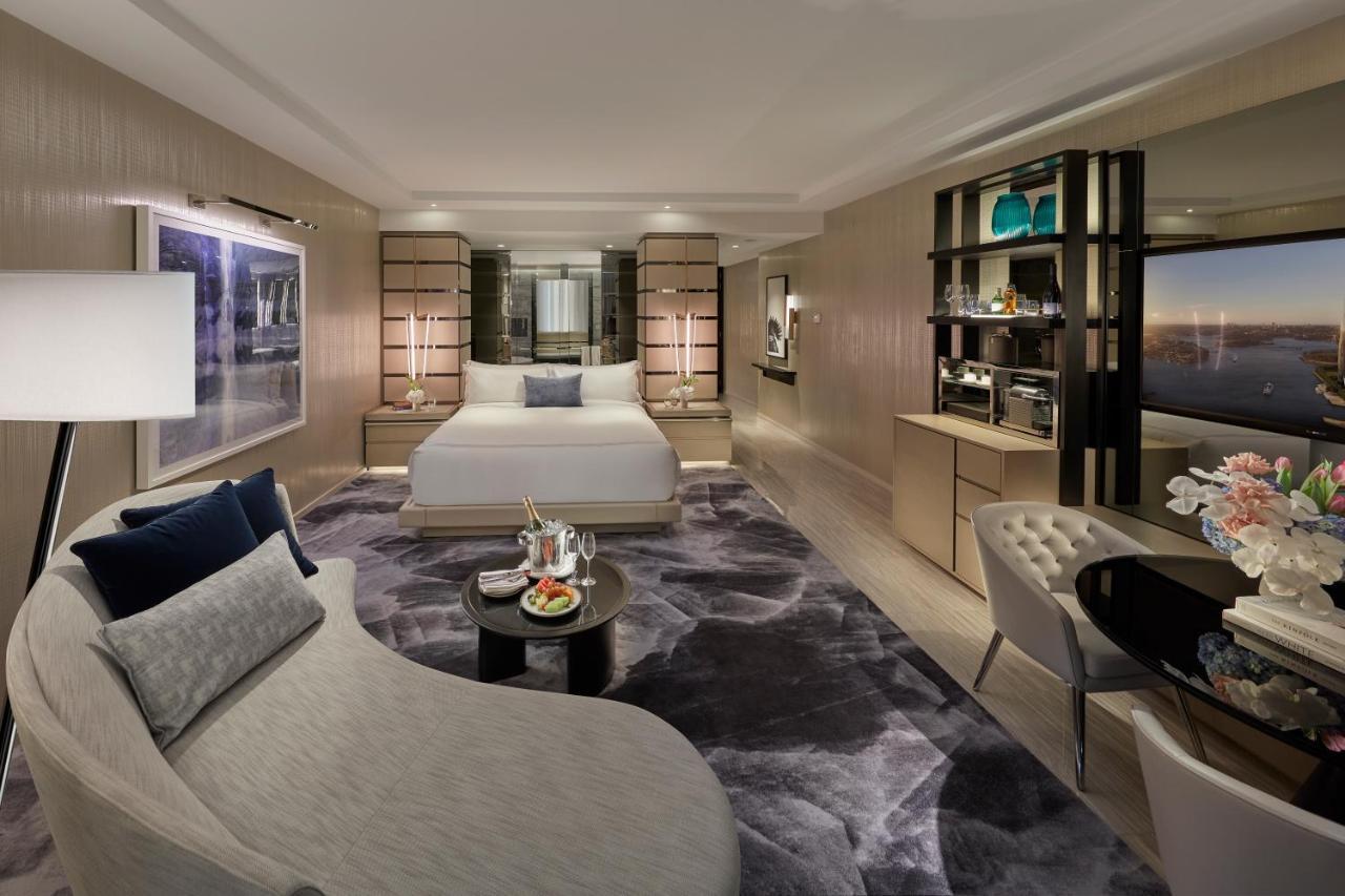 Crown Towers Sydney Hotel Buitenkant foto A guest room at the Ritz-Carlton, DIFC