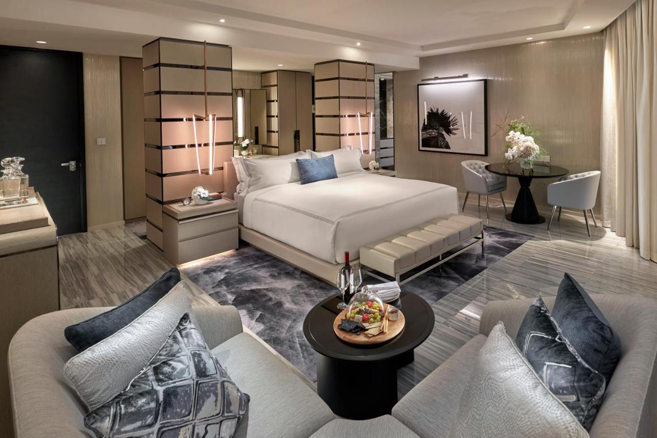 Crown Towers Sydney Hotel Buitenkant foto A suite at The Ritz-Carlton, Hong Kong