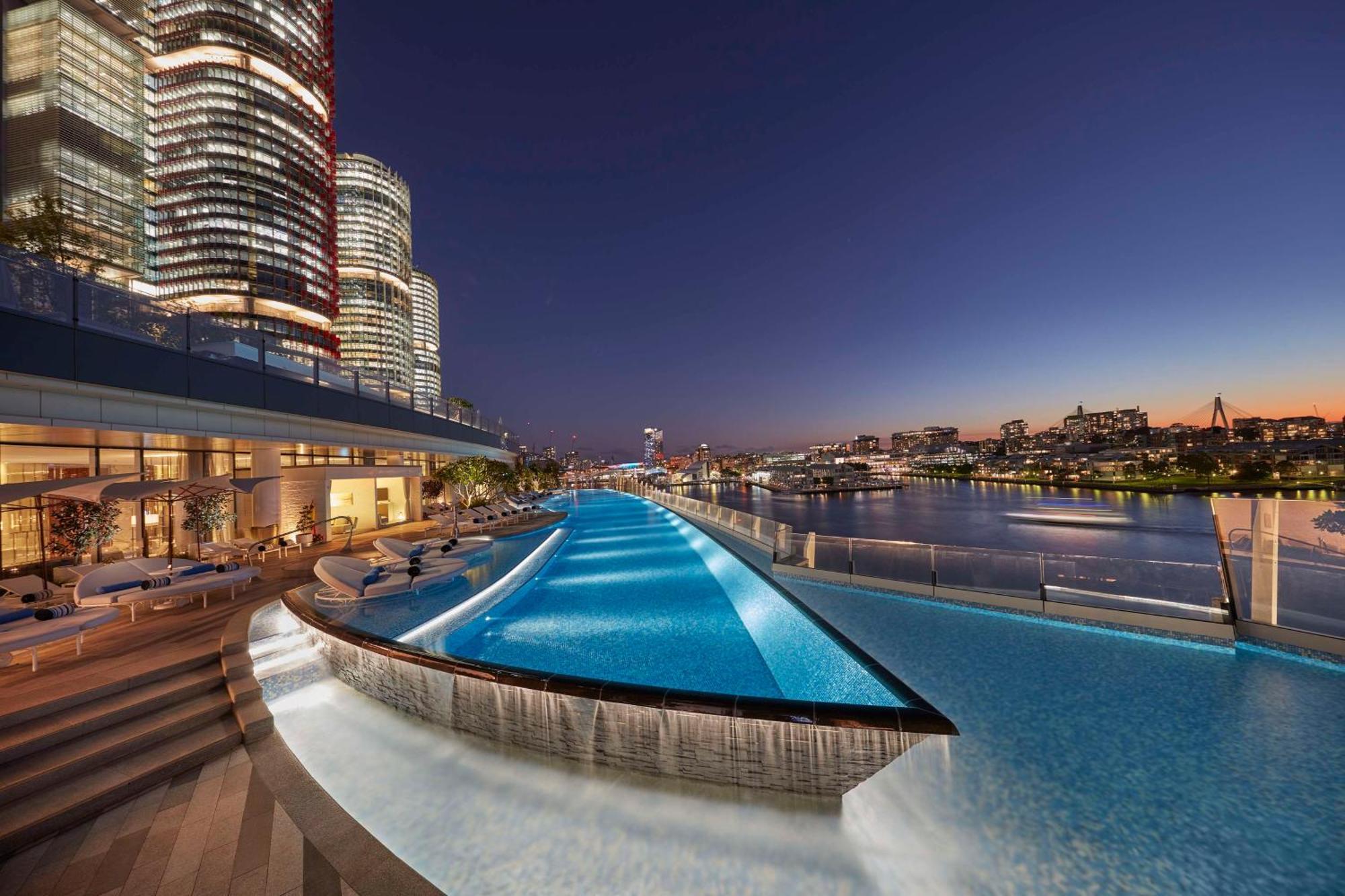Crown Towers Sydney Hotel Buitenkant foto Infinity Pool at The Star Gold Coast
